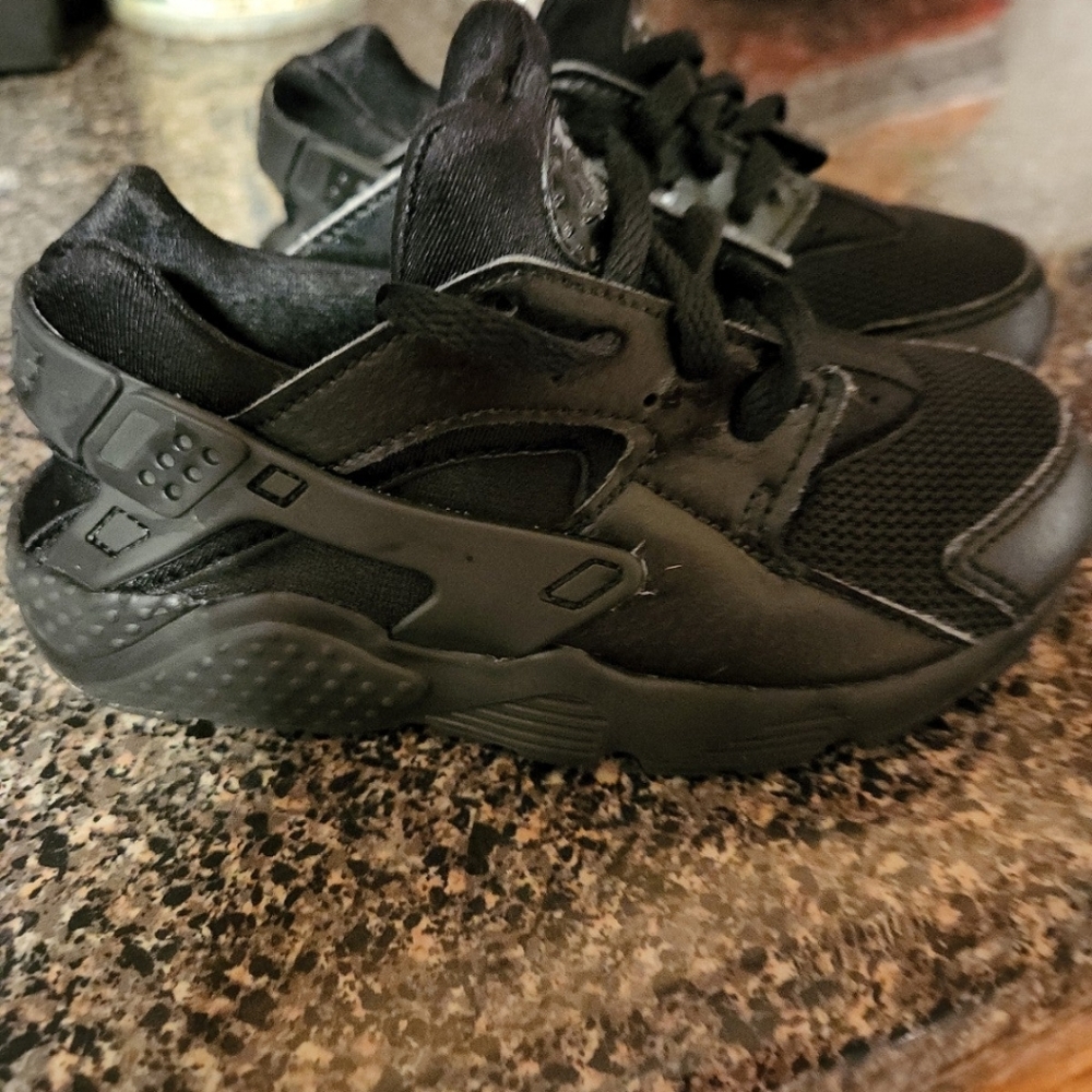 Toddler nike Huraraches size 11